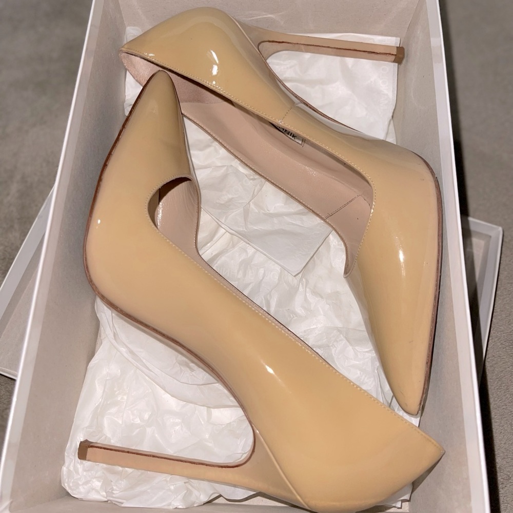 Lightly-Worn Manolo Blahnik Patent Leather Heels (Nude)
